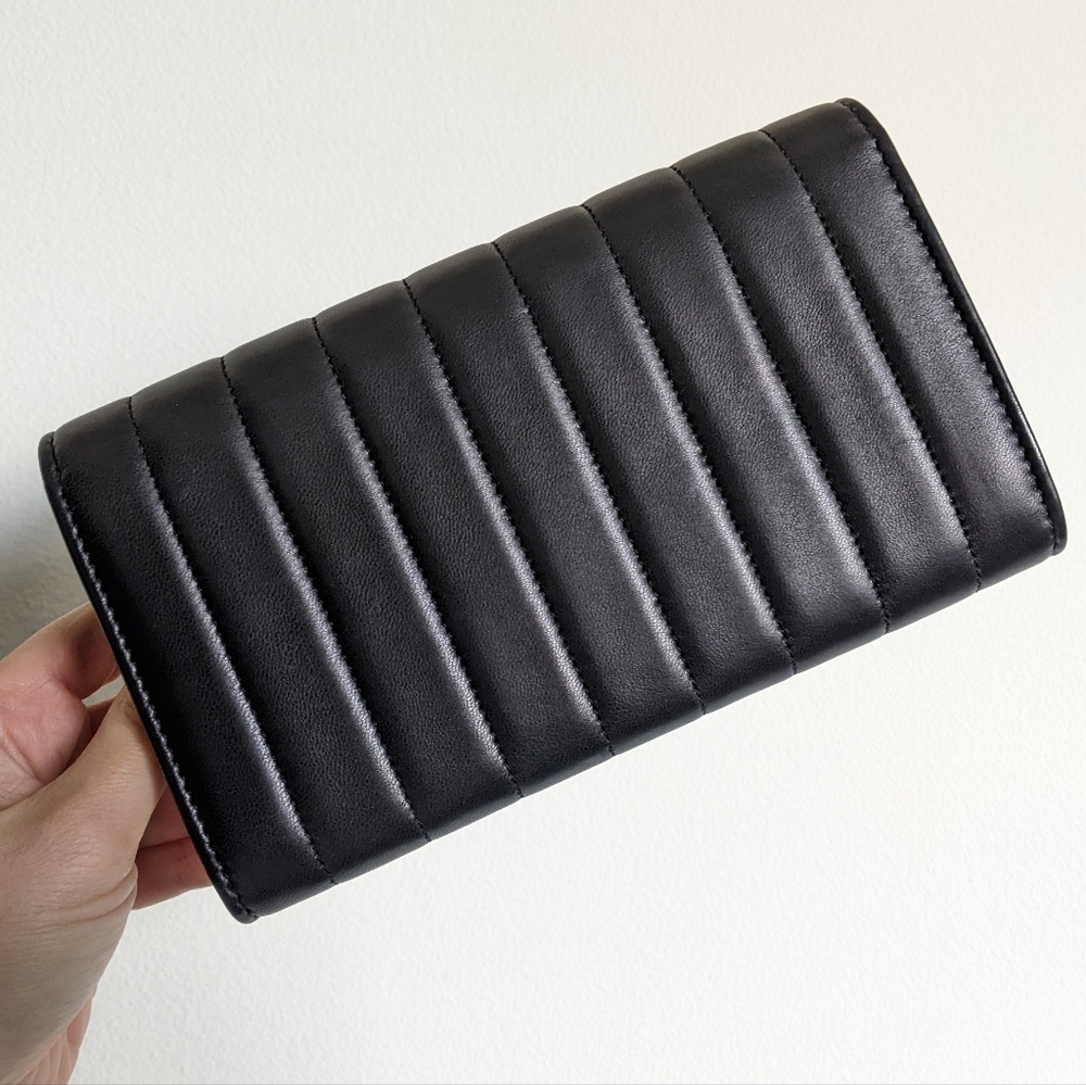Yves Saint Laurent Black Quilted Wallet - Picture 3 of 12
